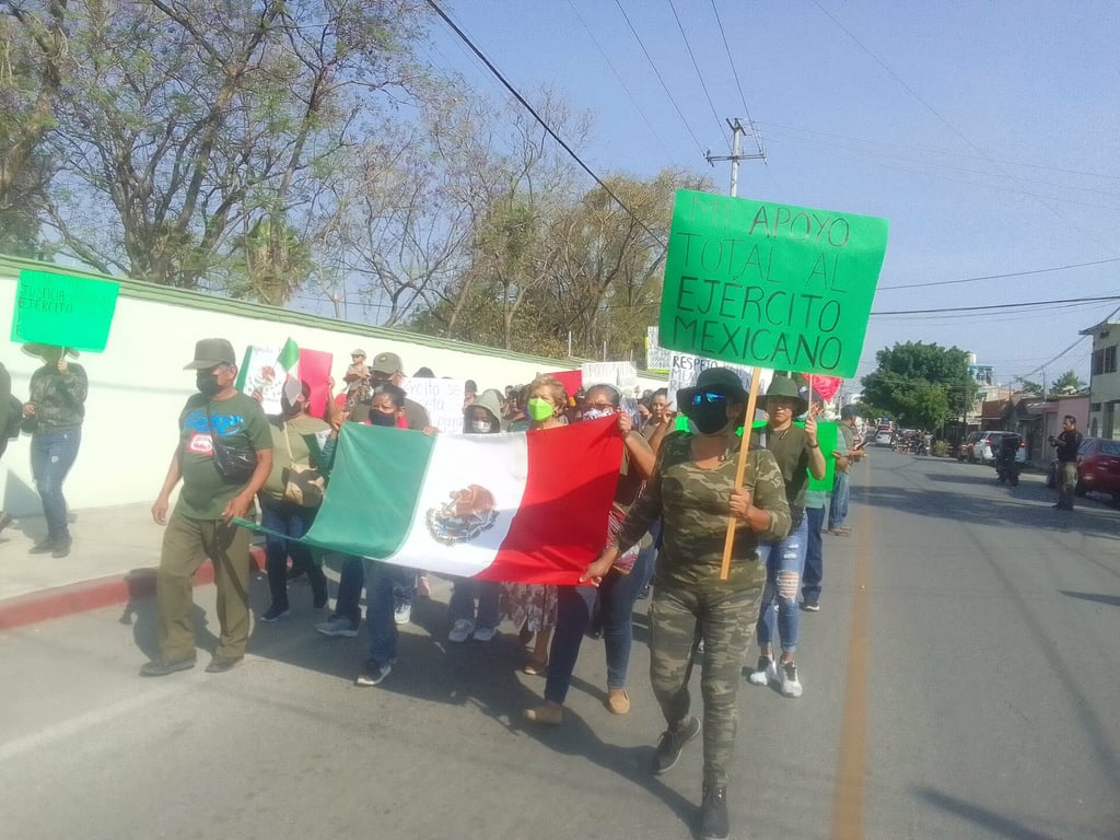 Militares y exmilitares marchan en defensa de los soldados encarcelados 'por cumplir con su deber'