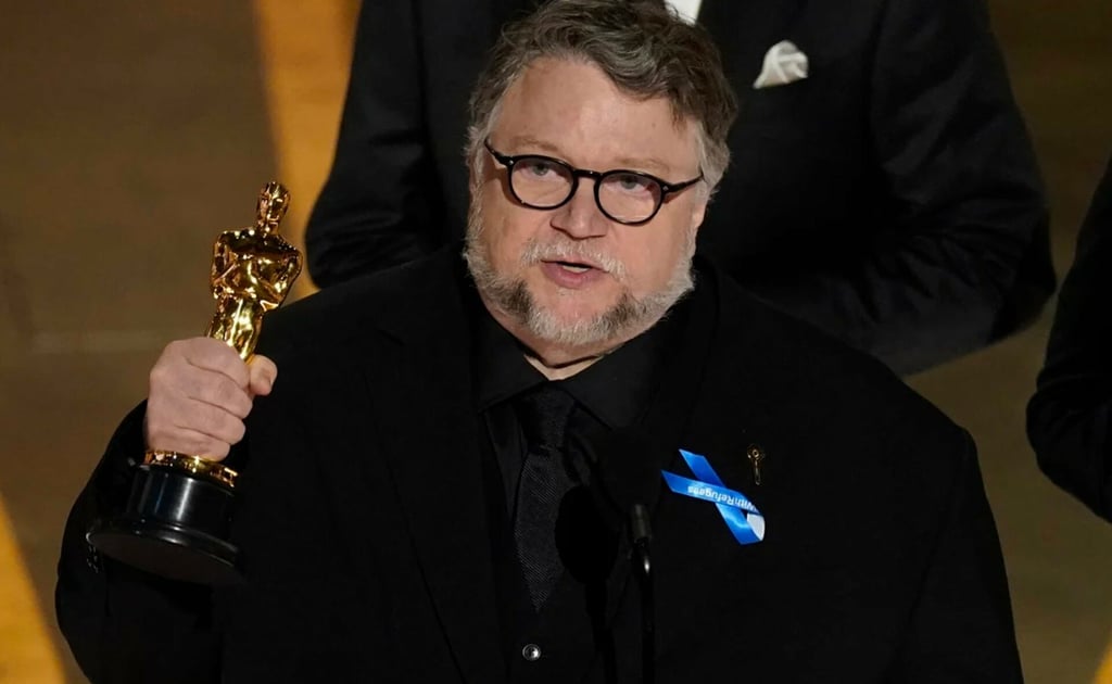 Guillermo del Toro gana el Oscar a mejor película animada con 'Pinocho'