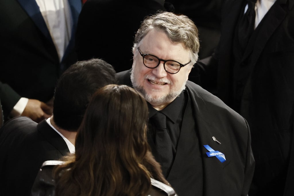 ¿Cuál era el significado del moño azul que del Toro y otros personajes llevaron en los Premios Oscar