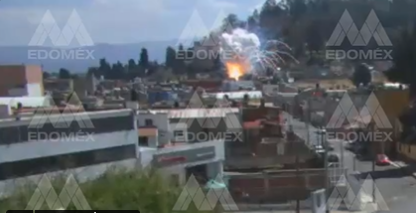 VIDEO: Explosión por pirotecnia en vivienda deja un muerto en Metepec