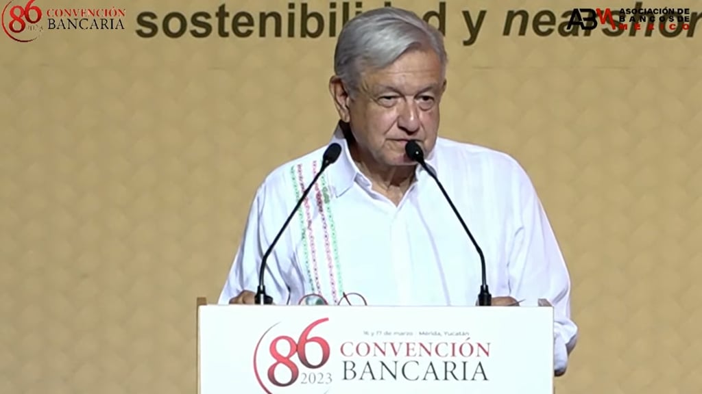'Vamos bien', asegura López Obrador en 86 Convención Bancaria