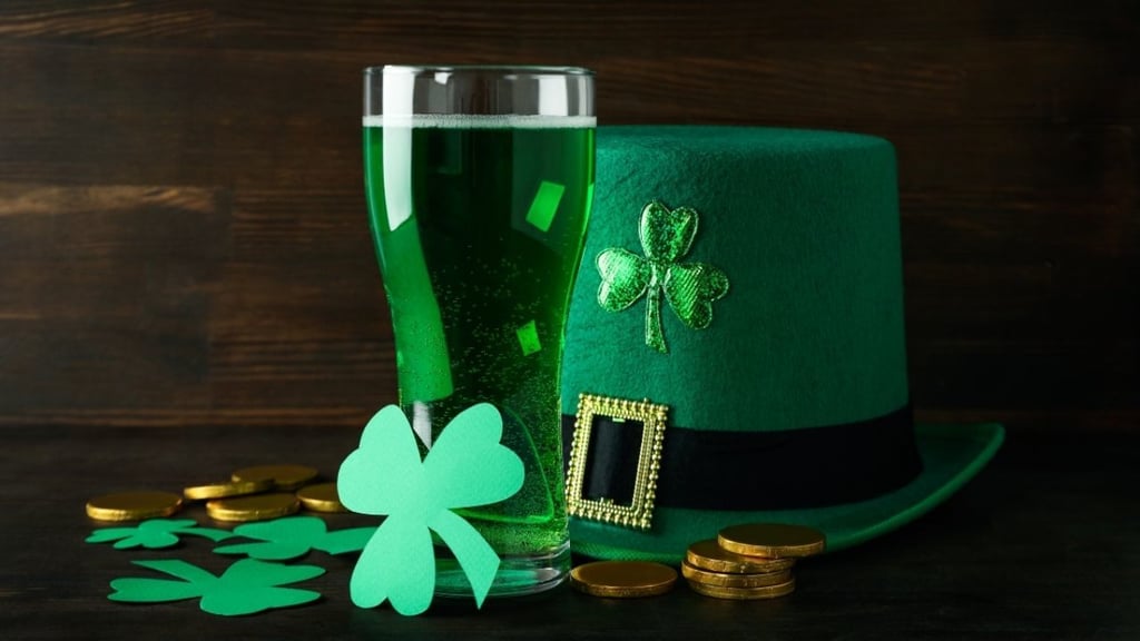 ¿Por qué los irlandeses toman cerveza verde?