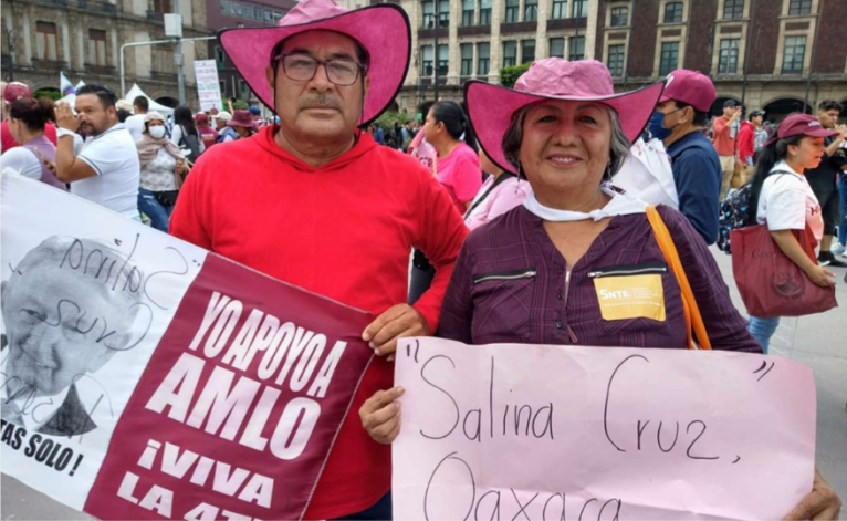 'No somos acarreados', aseguran asistentes al mitin de AMLO por el 18 de marzo en el Zócalo