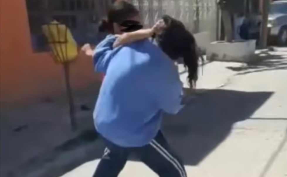 Alumnas de secundaria de Gómez Palacio participan en pelea; autoridades educativas ya investigan