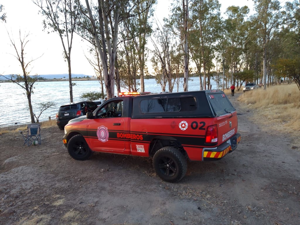 Volcadura de Kayak en la presa Peña del Águila moviliza a cuerpos de rescate