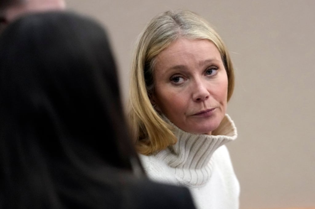 Gwyneth Paltrow se presenta ante un tribunal; la acusan de golpear a hombre de la tercera edad