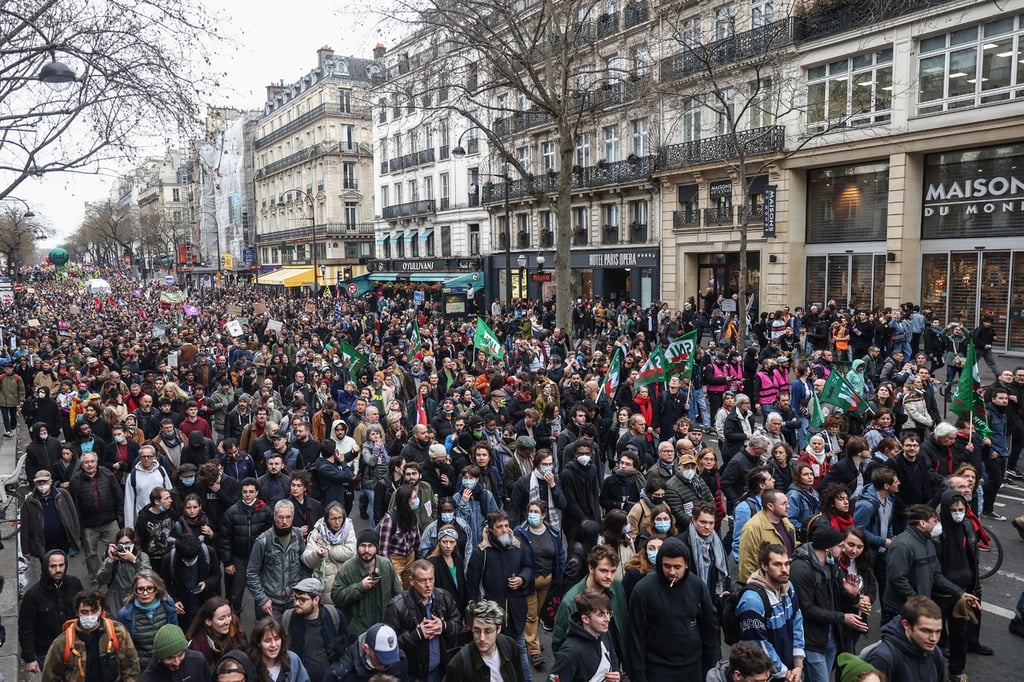 Parisinos protestan por reforma