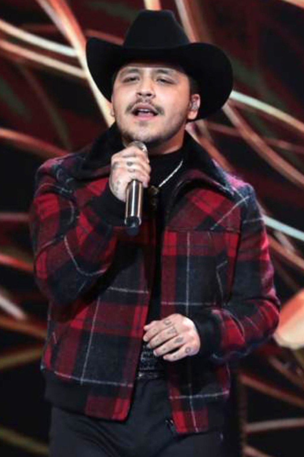 Nodal anuncia su primer Foro Sol