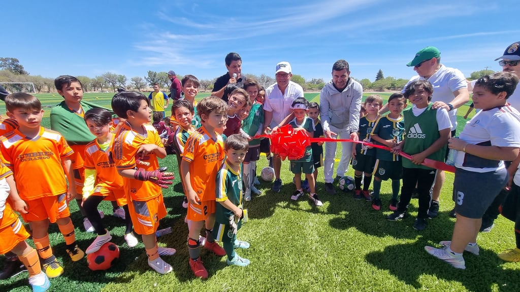 El Campestre inaugura otra cancha de futbol soccer 