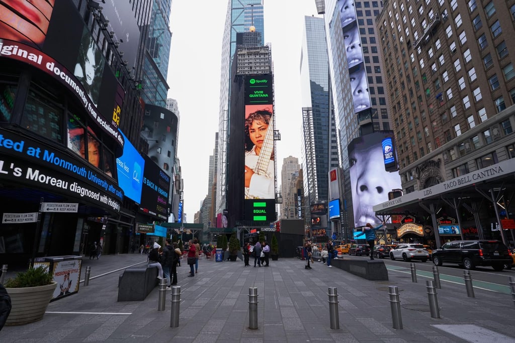 Time Square Mexico 'Todo un orgullo lagunero'; mensaje de Vivir Quintana llega hasta las ...