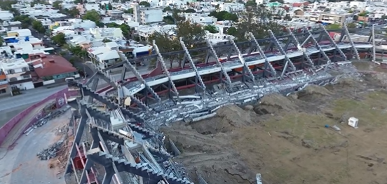 Video revela cómo un estadio en México se cae a pedazos