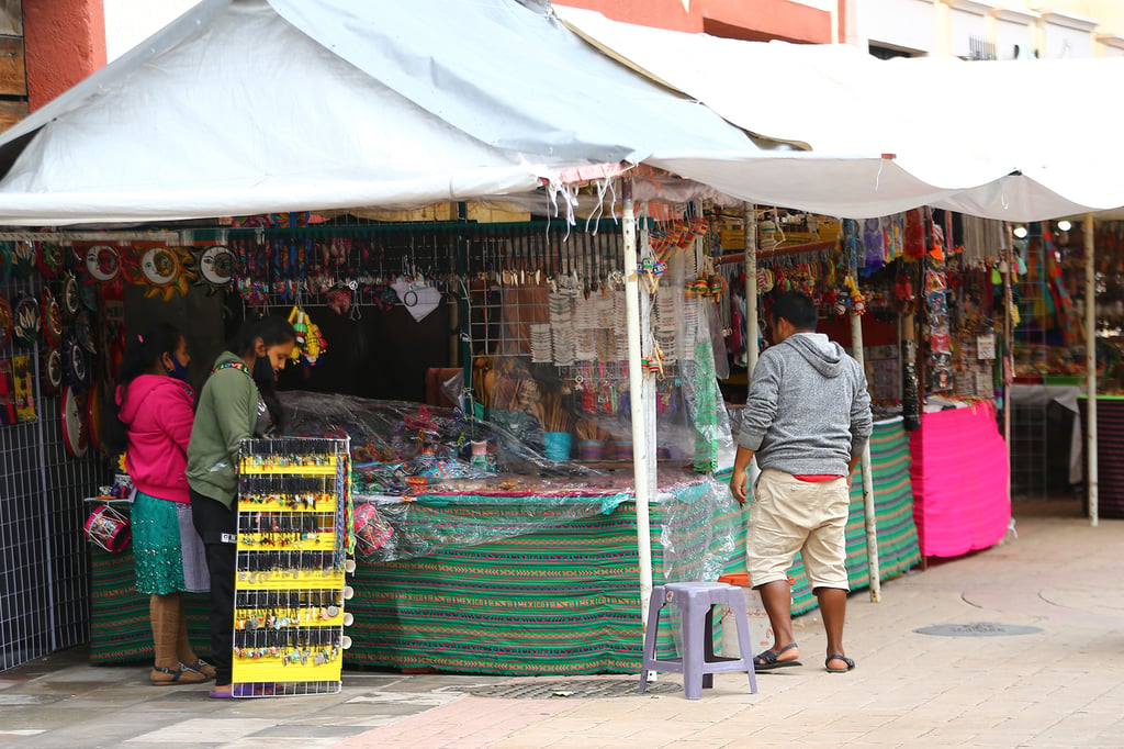 Comercio informal, 'no los molestan y trabajan sin permiso'
