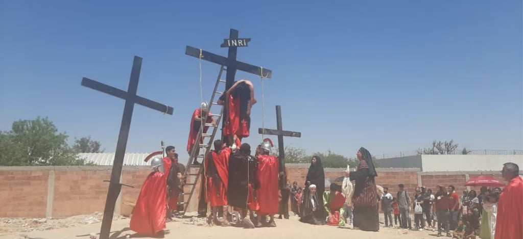 Lerdenses participan en Viacrucis, un vistazo a un pasado de hace 2 mil años