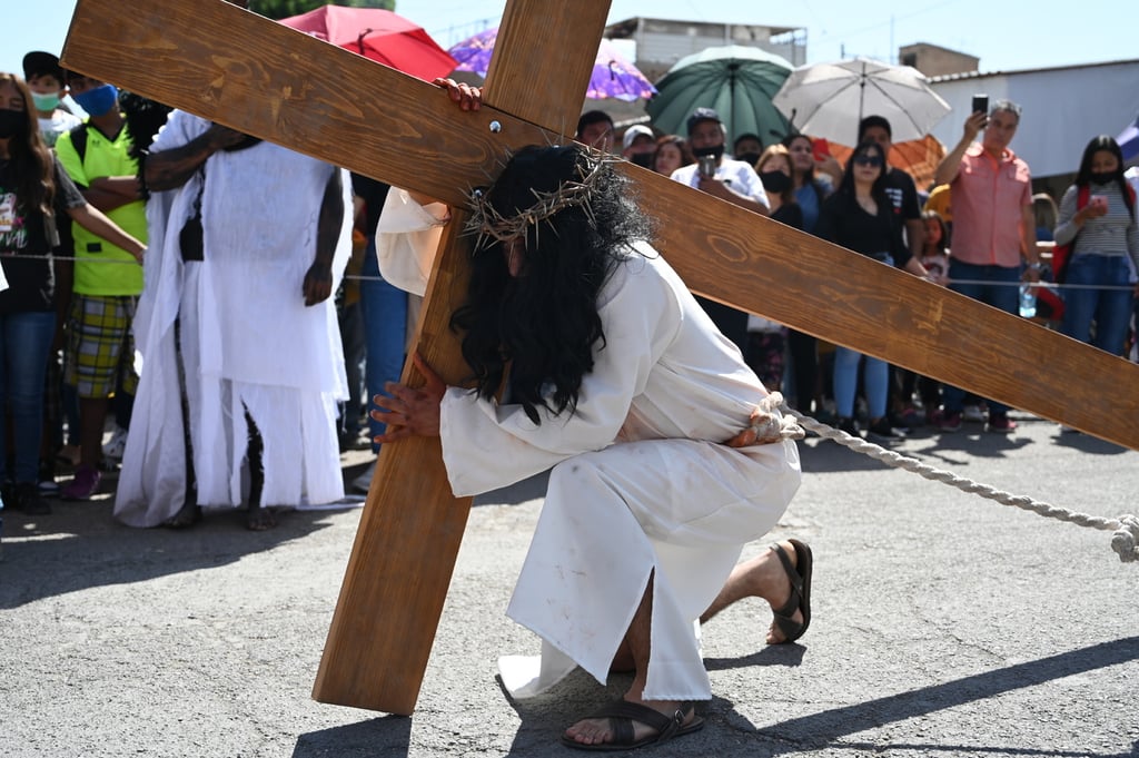 Viacrucis de Gómez Palacio motiva a tener más fe