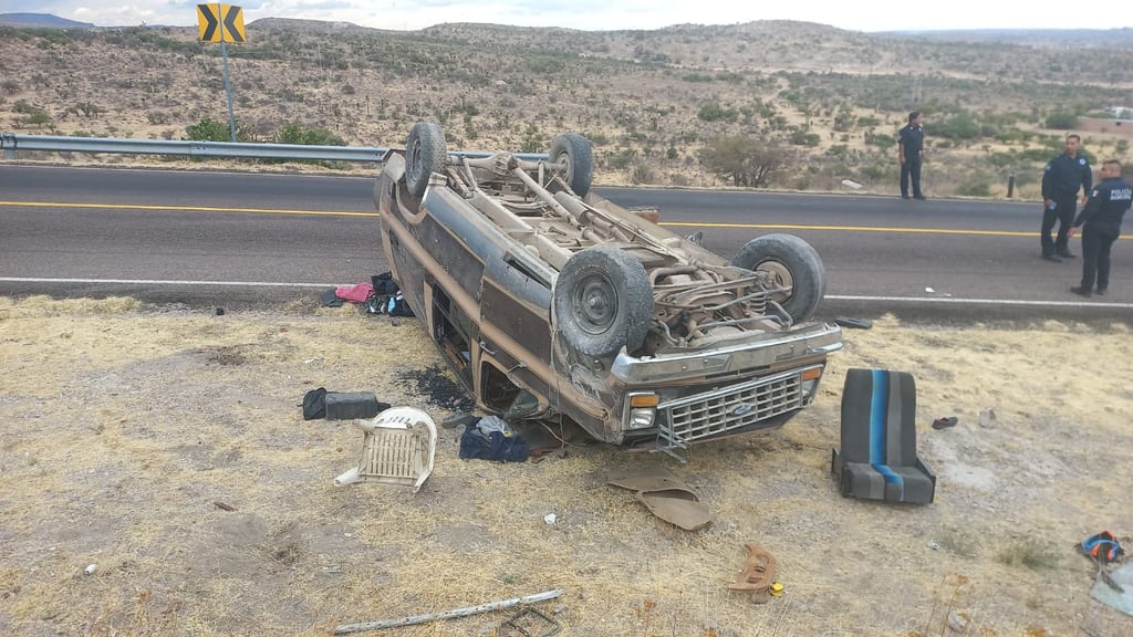 Volcadura en salida a Mazatlán deja tres menores lesionados 