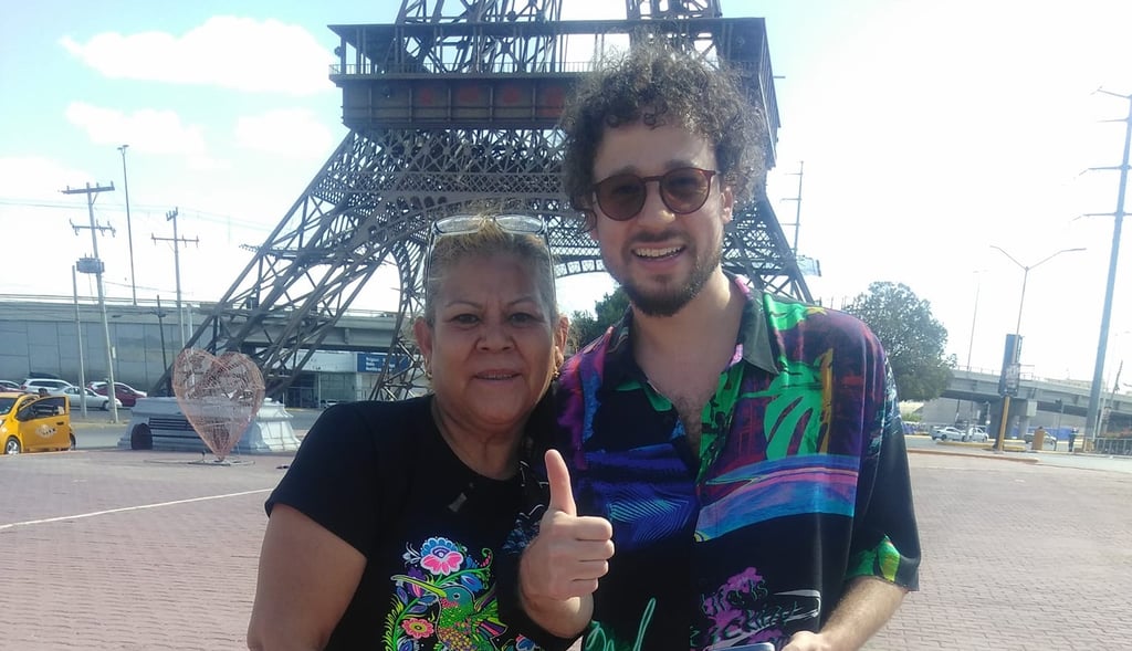 ¿Luisito Comunica estuvo en La Laguna? Mujer publicó foto con él en la Torre Eiffel de Gómez Palacio