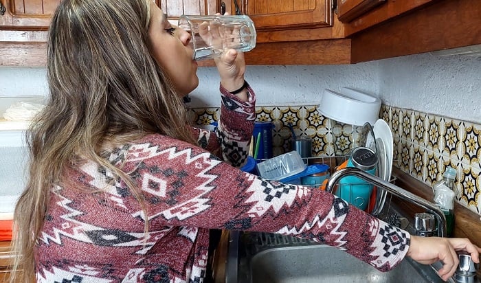 Niños y adultos mayores, enfermos por tomar agua de la llave