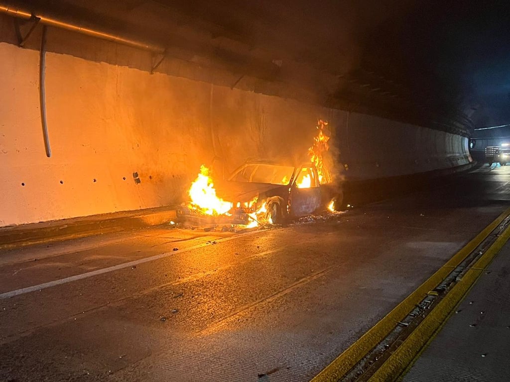 Accidente en la 'Súper' Durango-Mazatlán deja un hombre sin vida y cuatro lesionados