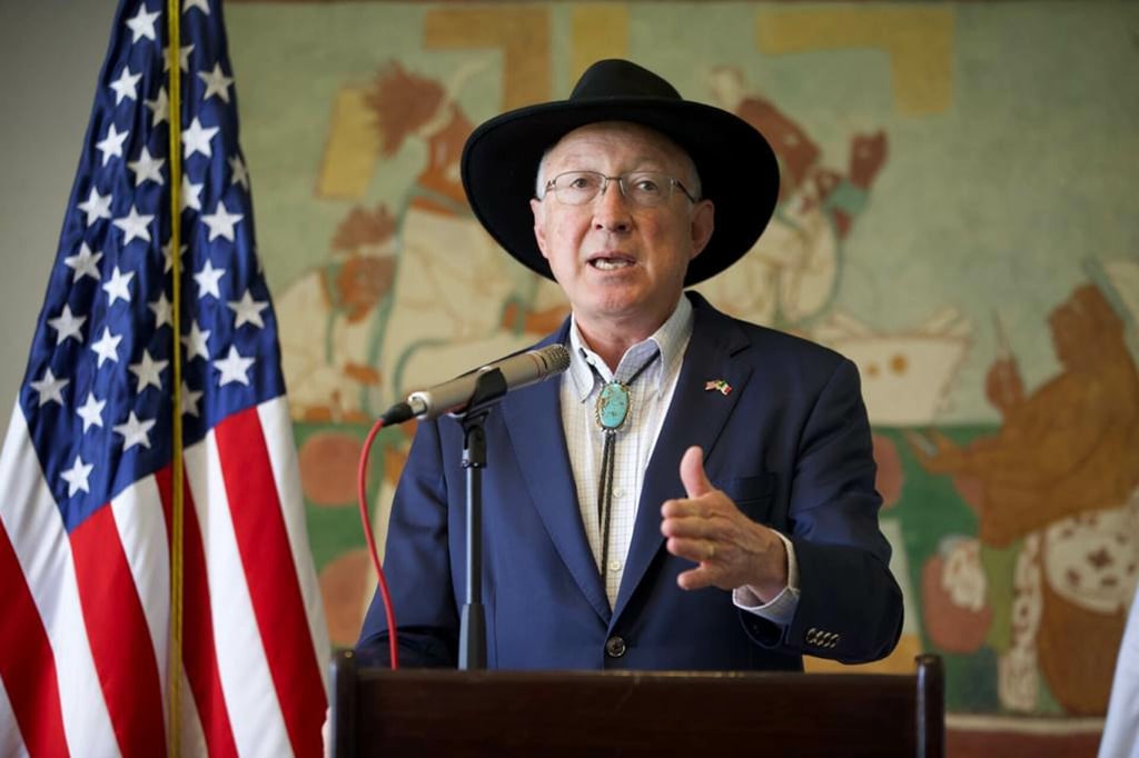 Ken Salazar insiste a que se extradite a Ovidio Guzmán