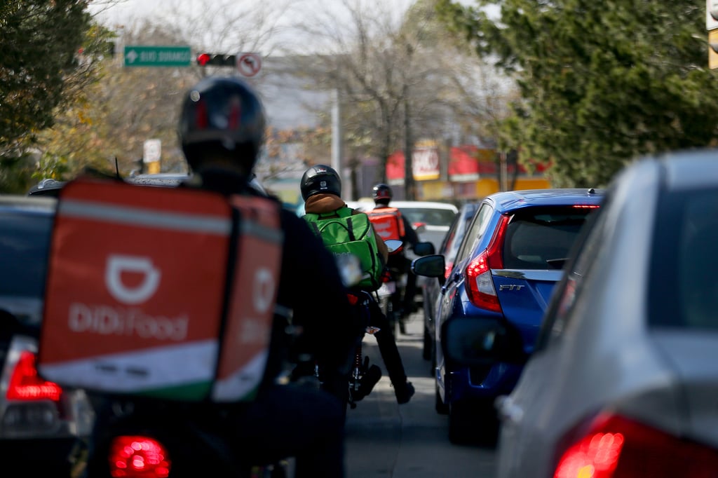 Repartidores y choferes duranguenses de plataformas en condiciones precarias