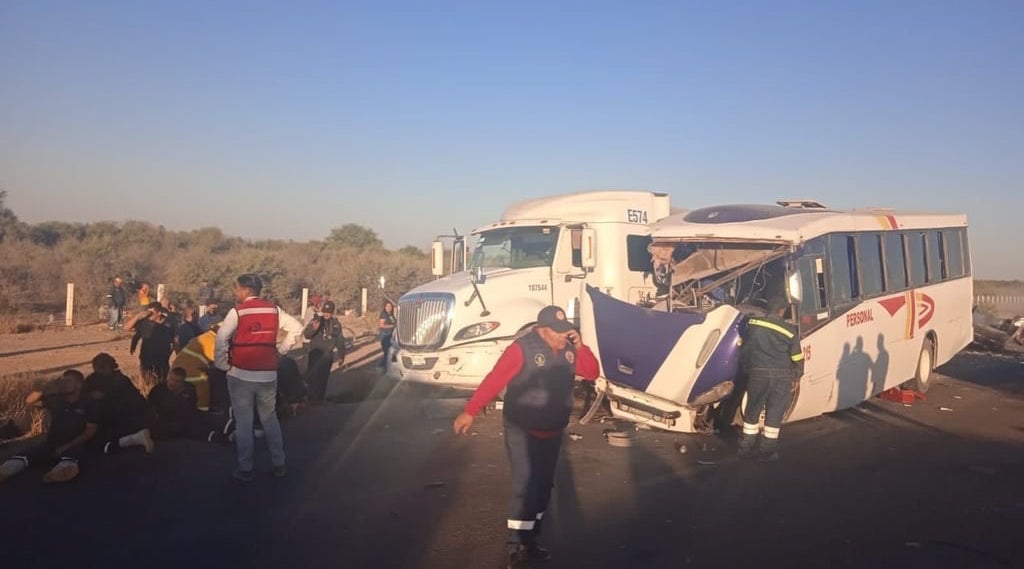 Choque de camión en Gómez Palacio deja 21 trabajadores lesionados