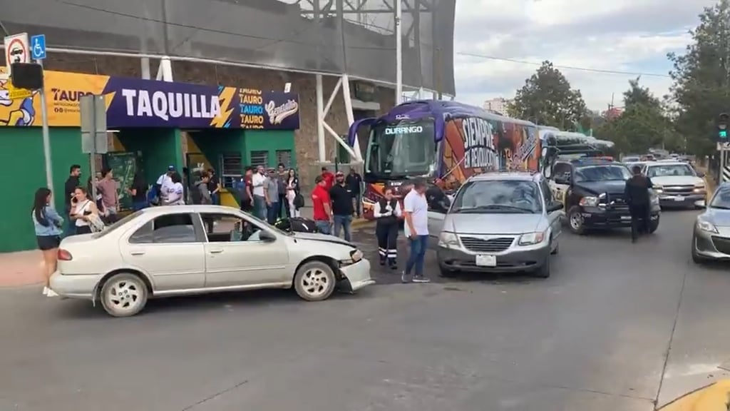 Choque en avenida Universidad deja un menor lesionado