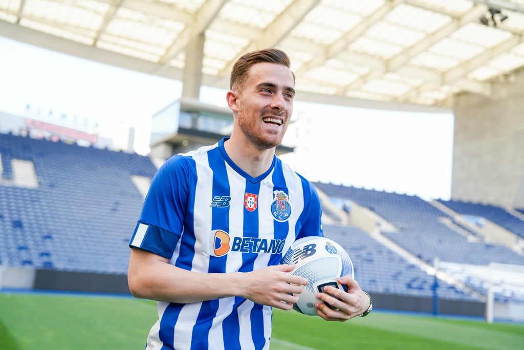 Toni Martínez renueva contrato con el Oporto hasta 2027
