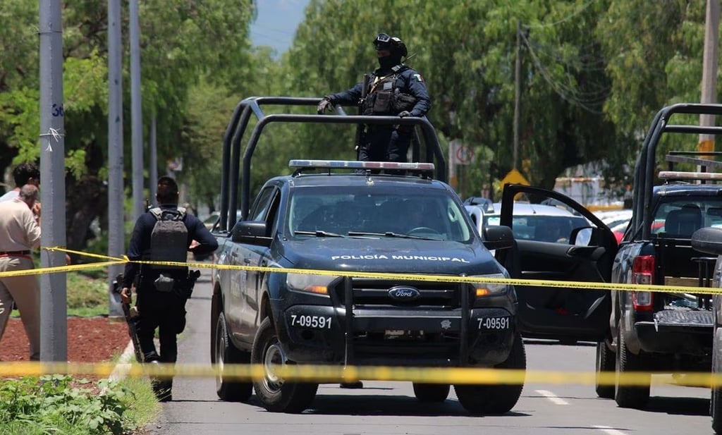Localizan cuerpo de mujer colgando de un puente en Celaya, Guanajuato