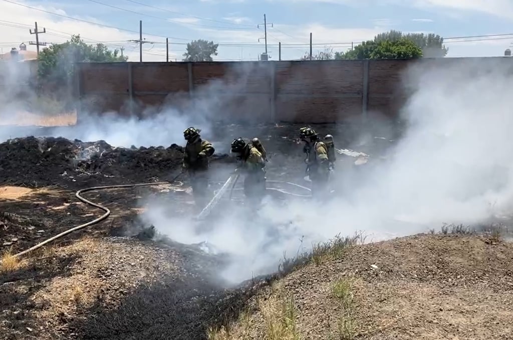 Incendio de llantas alerta a locatarios del mercado Francisco Villa