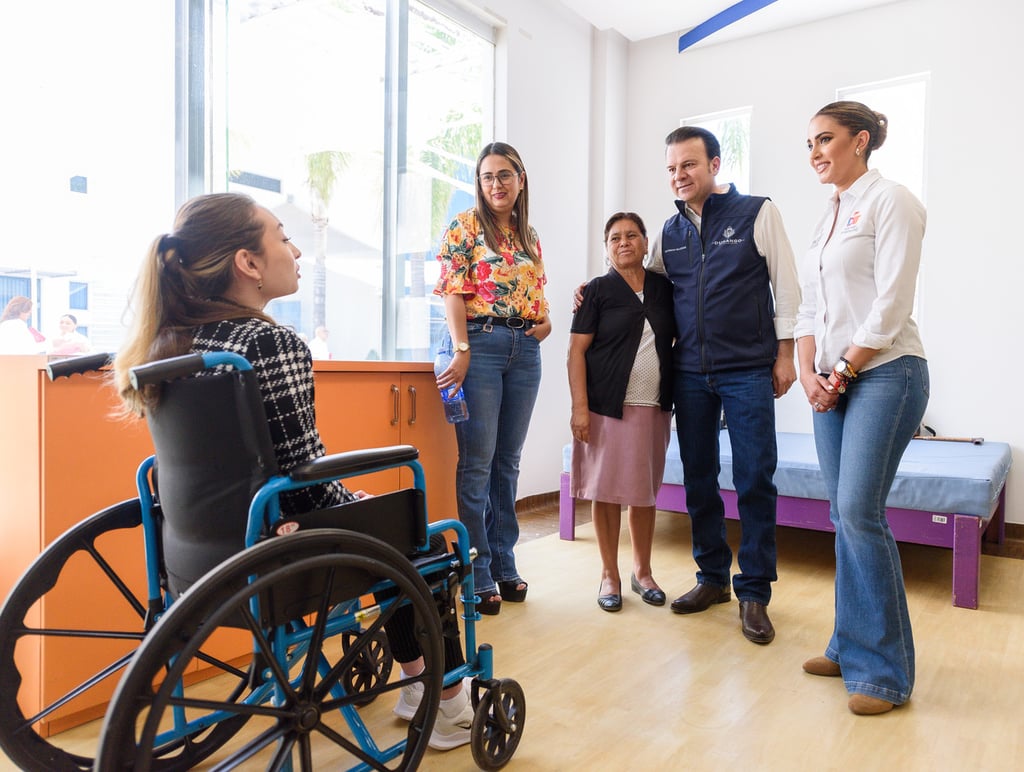 Con Marisol y Esteban avanza credencialización