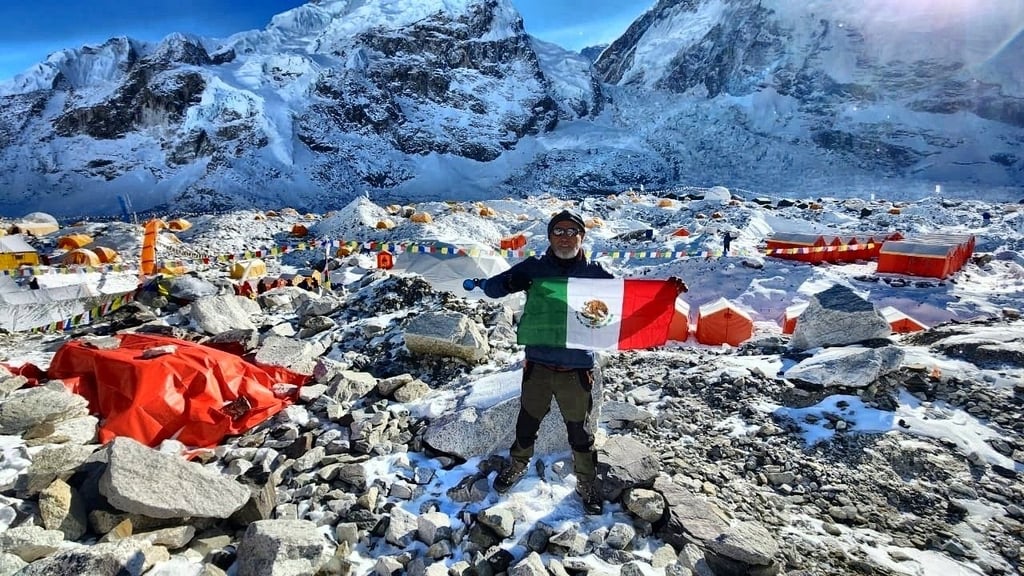 Duranguense logra llegar al campo base del Everest; narra su travesía para motivar a jóvenes