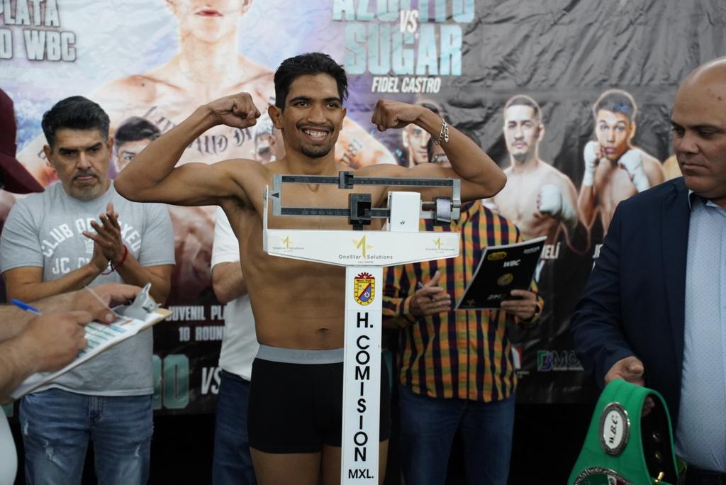 Boxeador lerdense 'Sugar' Castro aprueba pesaje en Mexicali