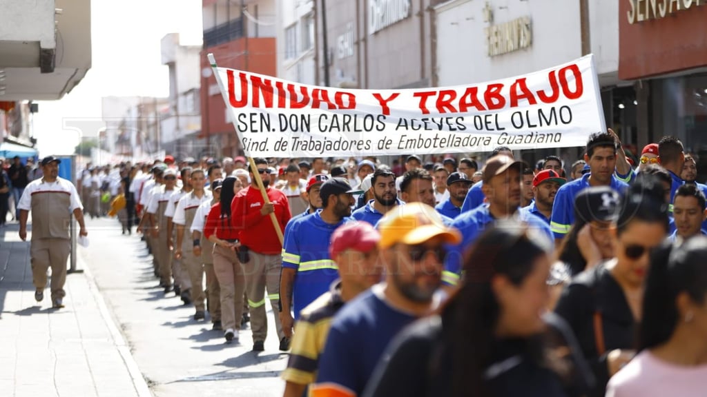 Marchan en Durango por el Día del Trabajo