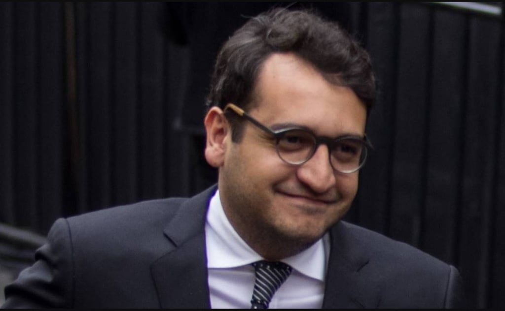 Revela Loret de Mola contratos millonarios del gobierno federal con amigos del hijo de AMLO