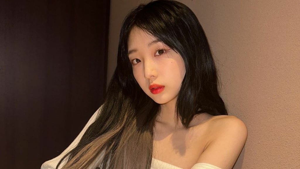 Polémica en redes por cantante de Kpop que pesa solo 34 kg; recomienda a sus fans no comer