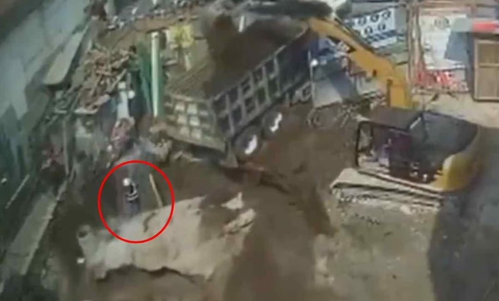 VIDEO: Así ocurrió el derrumbe en una construcción que sepultó a  trabajadores