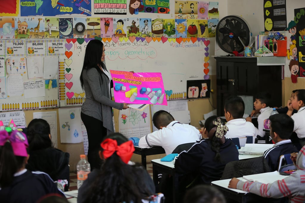 Dan el día a mamás en escuelas de Durango