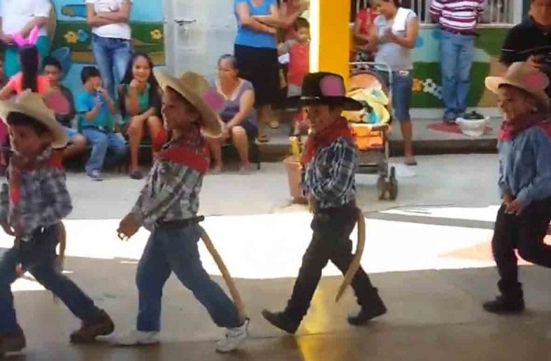 ¿Cuáles son las canciones para bailar que nunca faltan el Día de la Madre?
