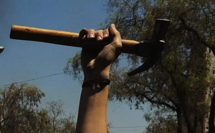 Por reprobarlo, estudiante agrede a martillazos a maestro en preparatoria de Tabasco