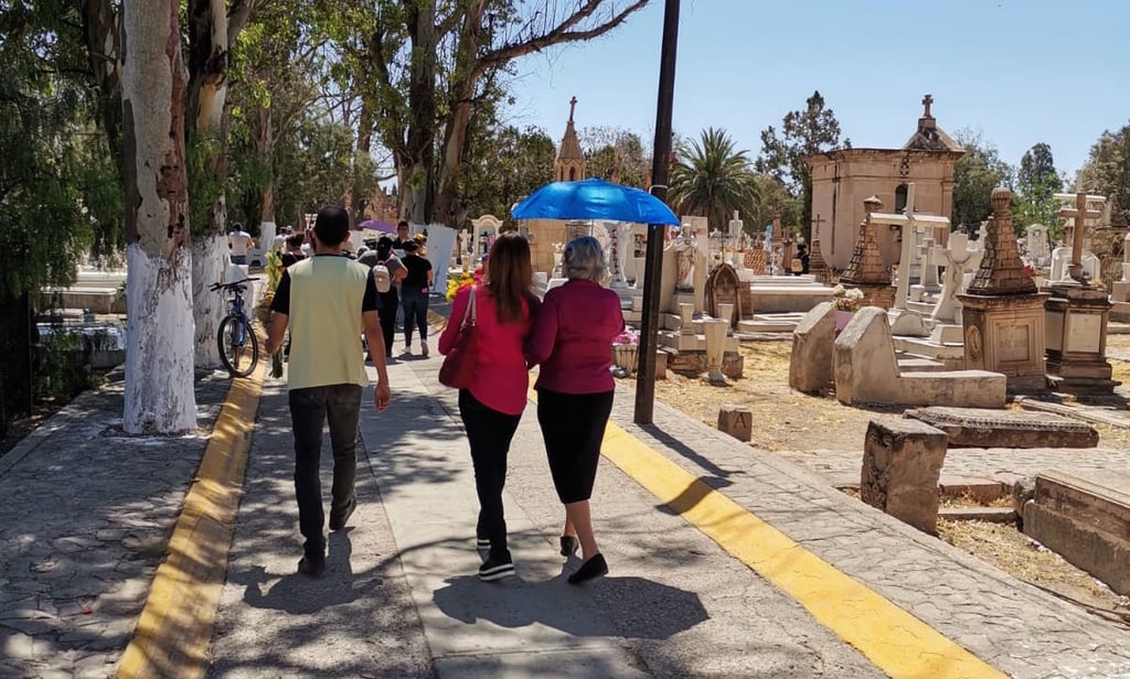 Recuerdan en el Panteón de Oriente a las mamás que ya no están