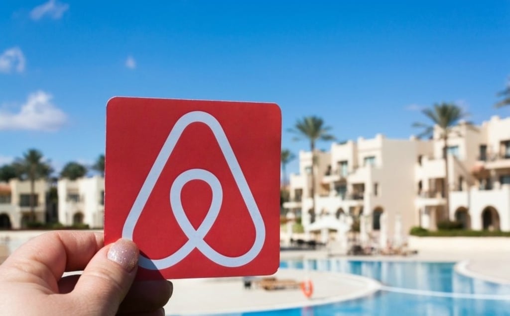 Airbnb cae 11 % en Wall Street por anticipar pérdidas