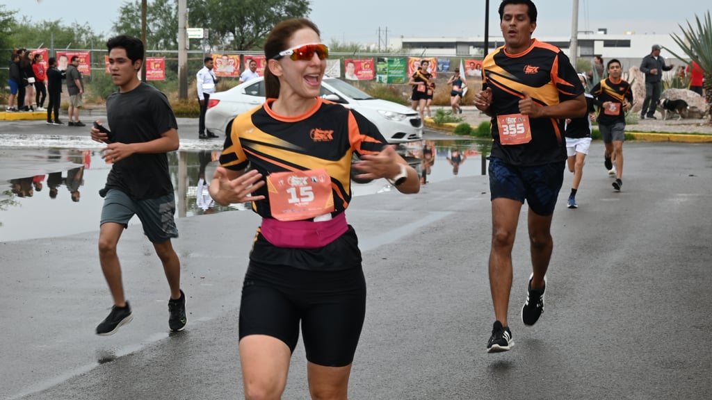 Corren en el Colegio Americano de Torreón por una buena causa