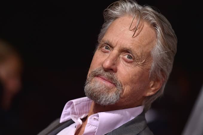 Michael Douglas recibe la Palma de Honor en el Festival de Cannes en homenaje a sus 55 años de carrera