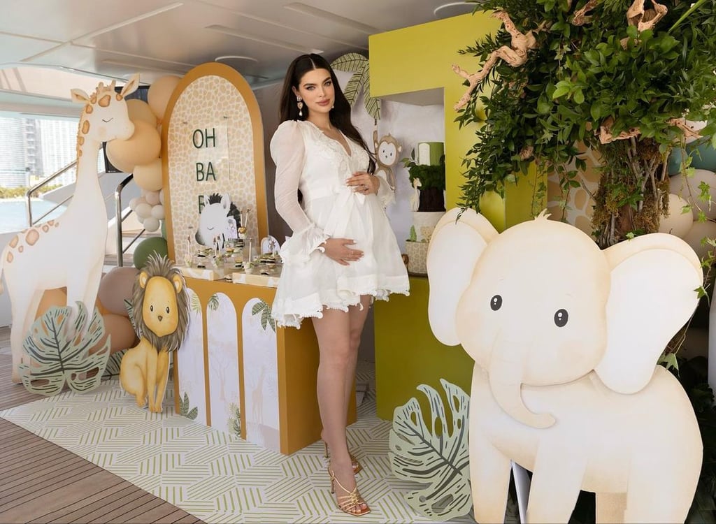 Nadia Ferreira celebra su baby shower a bordo de un yate