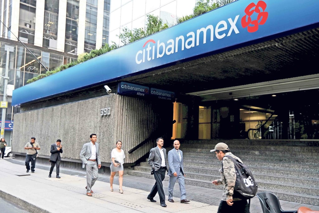 Gobierno ofertaría por Banamex en alianza público-privada, si Larrea desiste de la compra: AMLO