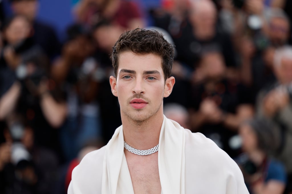 Manu Ríos acapara las redes con fotografías sin camisa en la playa