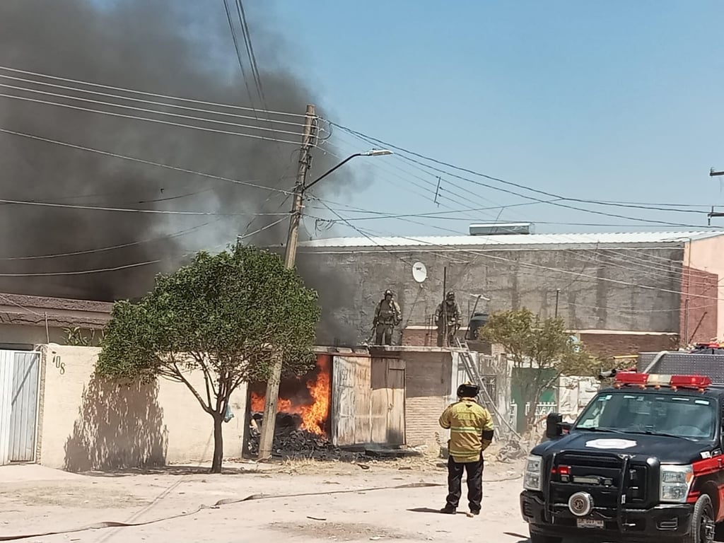 Se registra incendio en una recicladora en la Jardines de Cancún