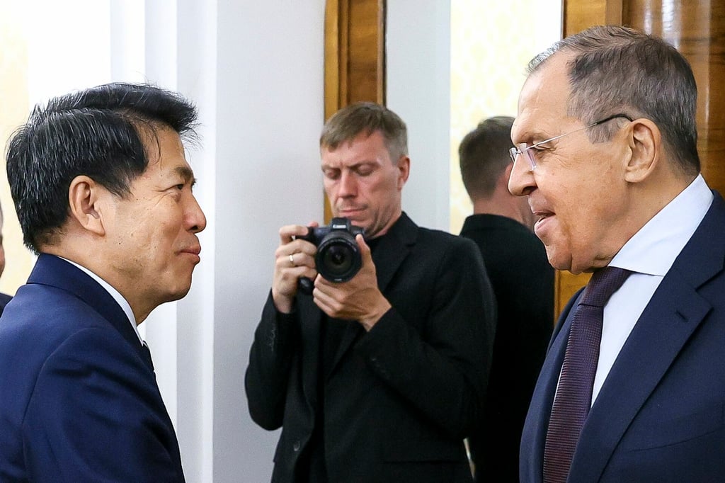 Serguéi Lavrov aborda plan chino de paz junto al enviado especial de China, Li Hui