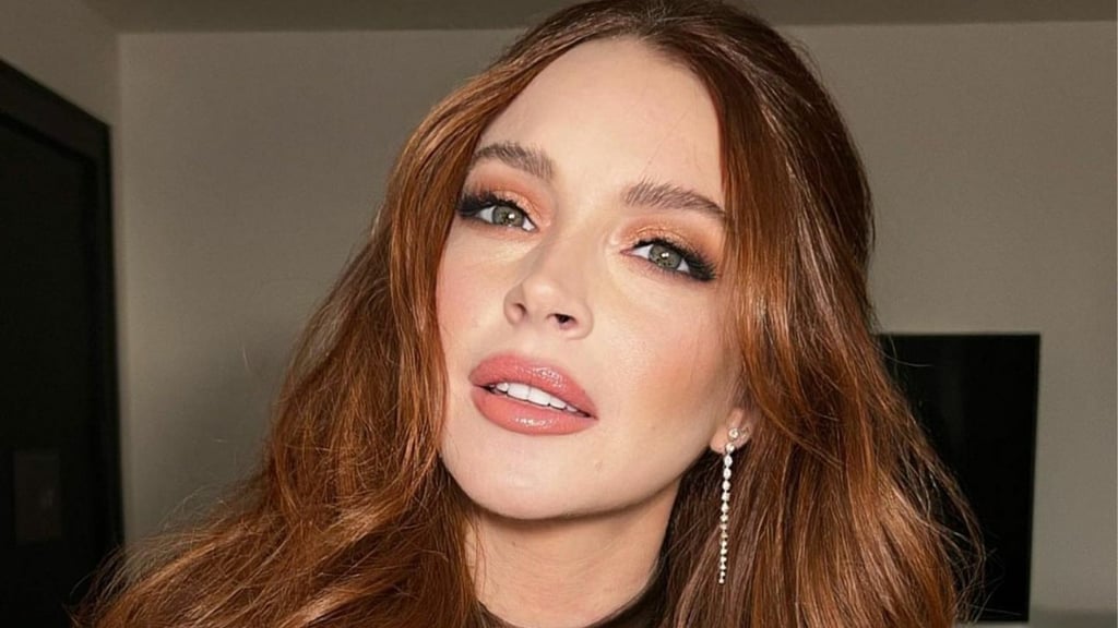 Lindsay Lohan comparte en redes su avanzado embarazo usando traje de baño