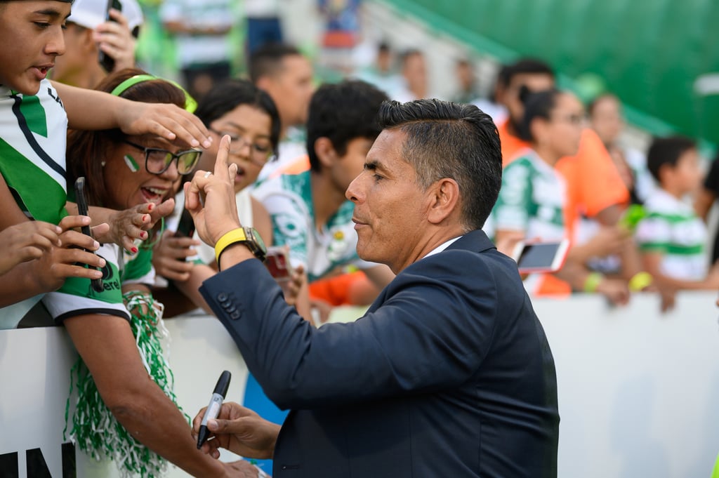 Critican a Oswaldo Sánchez tras entrevista con Lainez